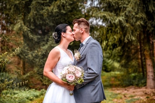 Focení svateb - Eliška Kadlecová | Profesionální fotograf Hradec Králové